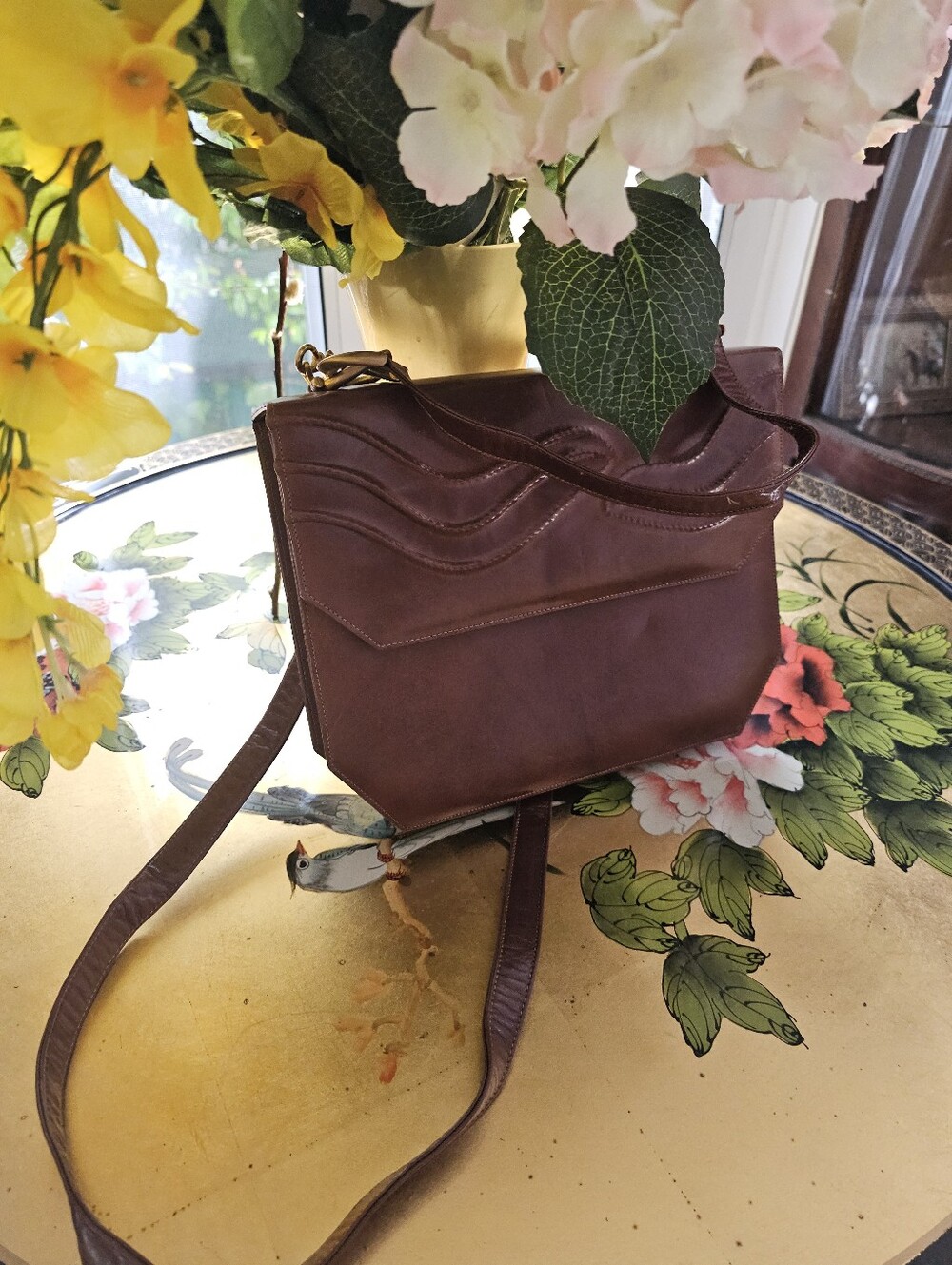 Vintage Structured Brown Leather Shoulder Bag – Architectural Design